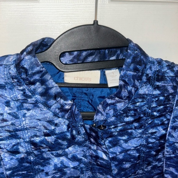 Chico’s Zip Front Jacket Blue Print Ruched Detail, Size 2 - Picture 4 of 4